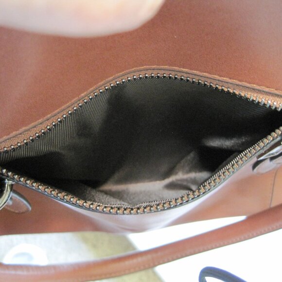 Elegant Brown Leather Tote Bag - Picture 16 of 16